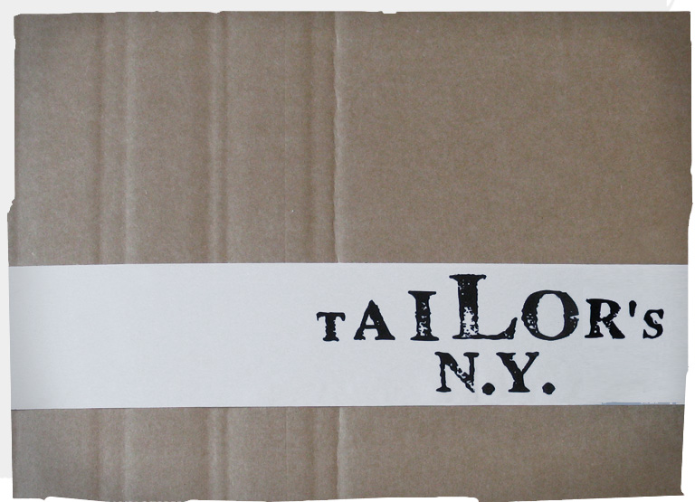 Nastro con logo  Tailor’s N.Y. su cartone